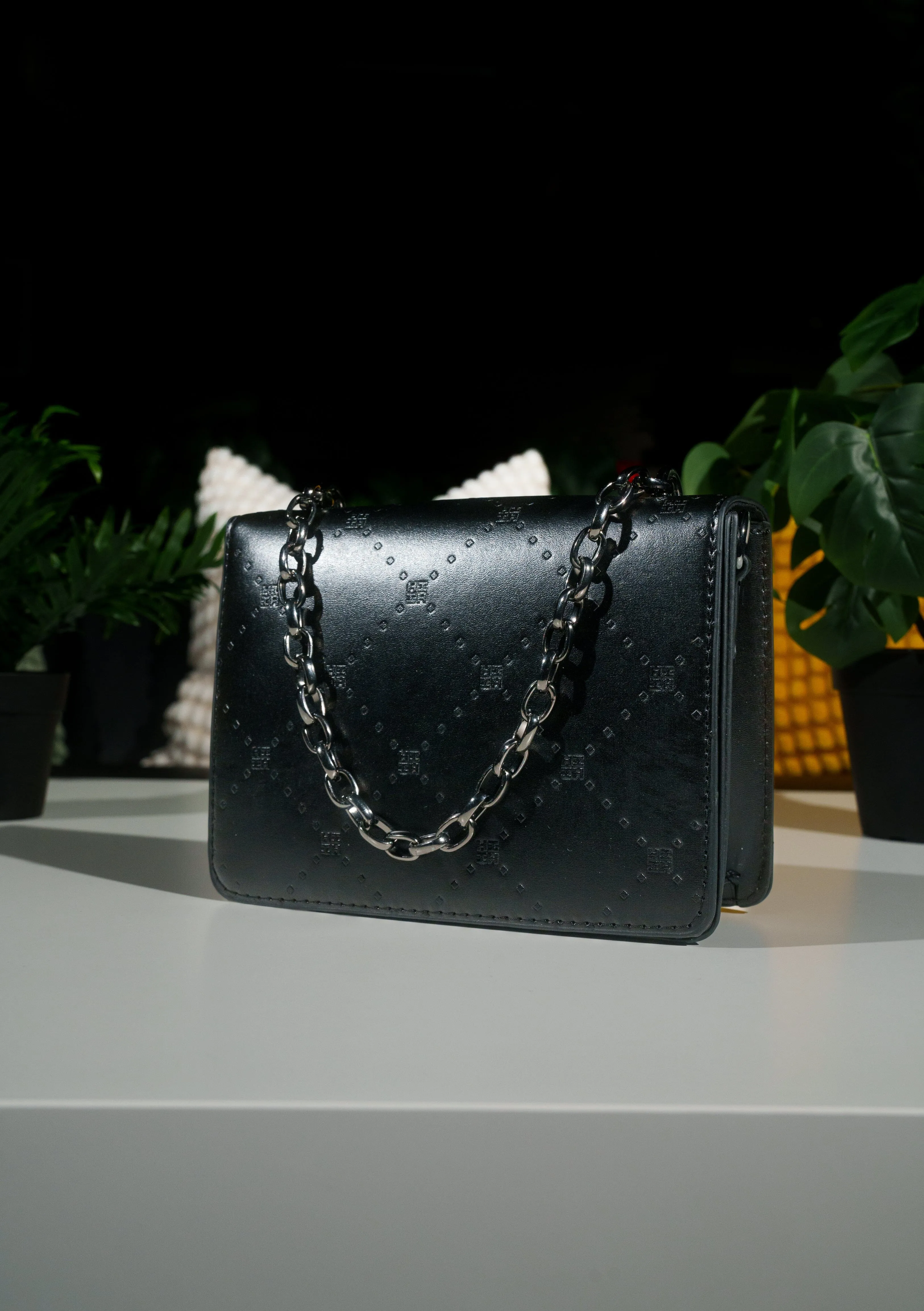 BLACK MINI LOGO PURSE