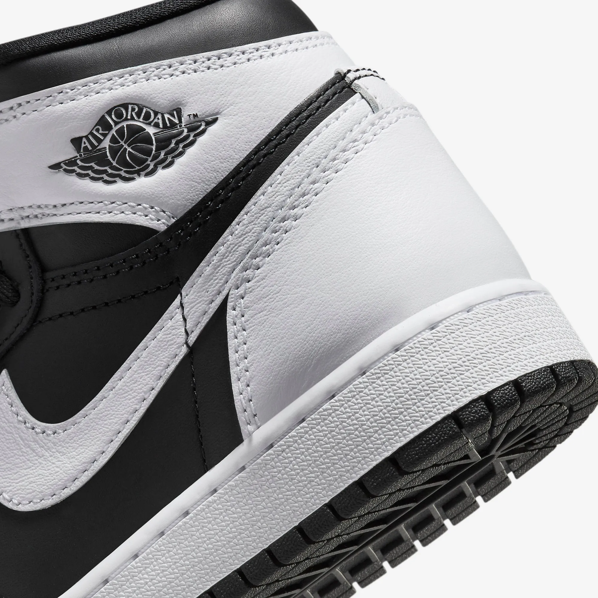 (GS) Air Jordan 1 Retro High OG 'Black / White' (2024) FD1437-010