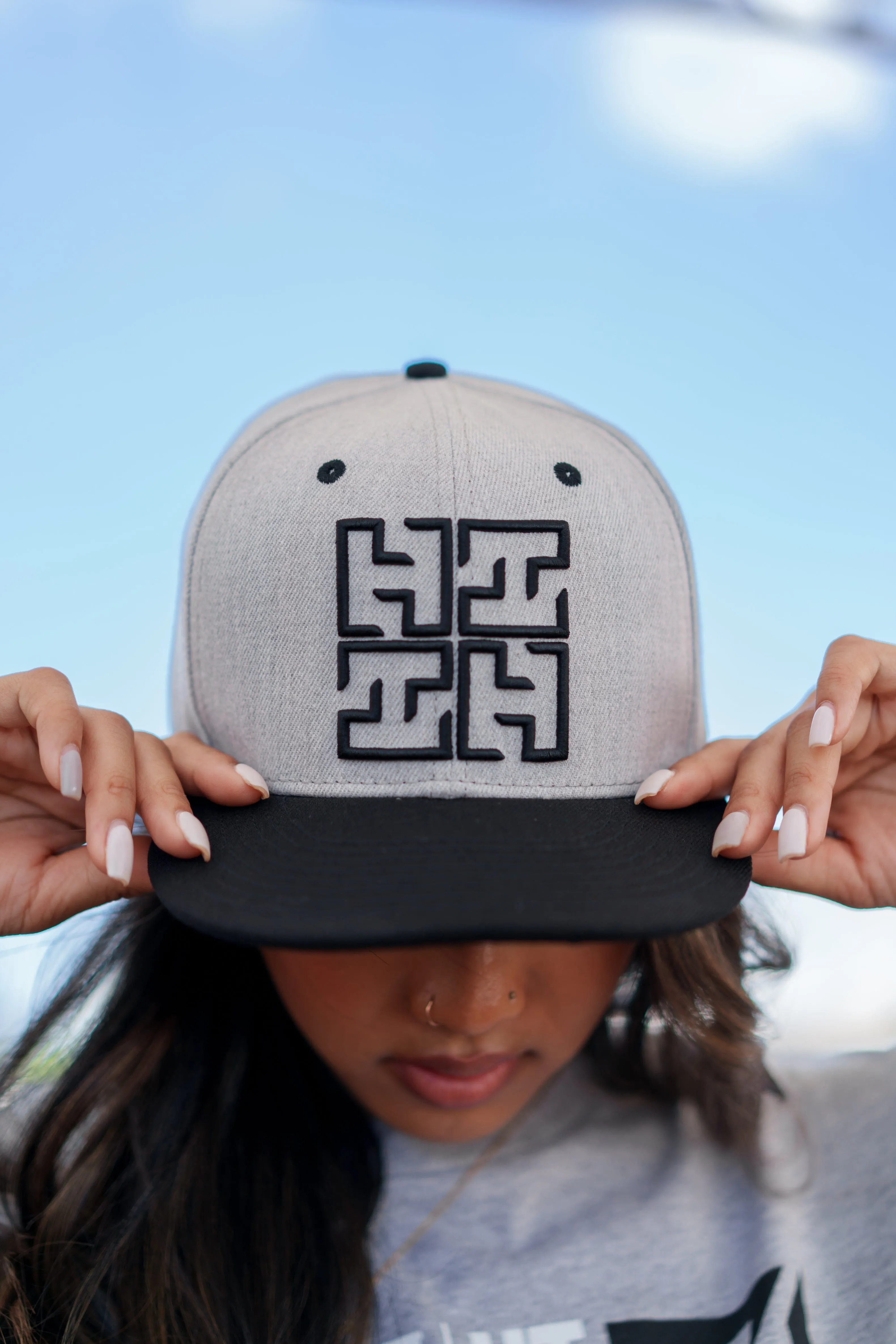 HEATHER GRAY & BLACK EDGE LOGO HAT