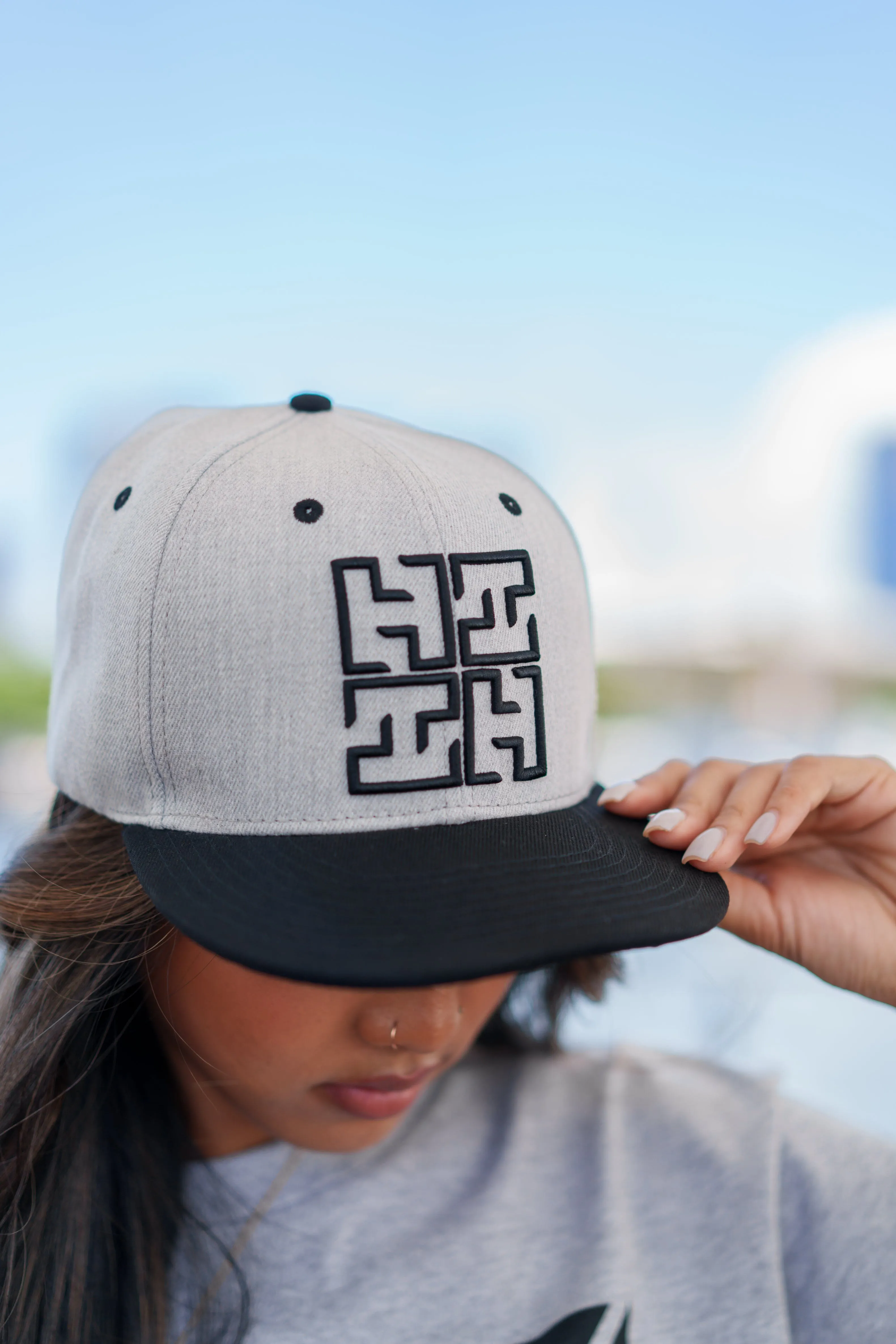 HEATHER GRAY & BLACK EDGE LOGO HAT