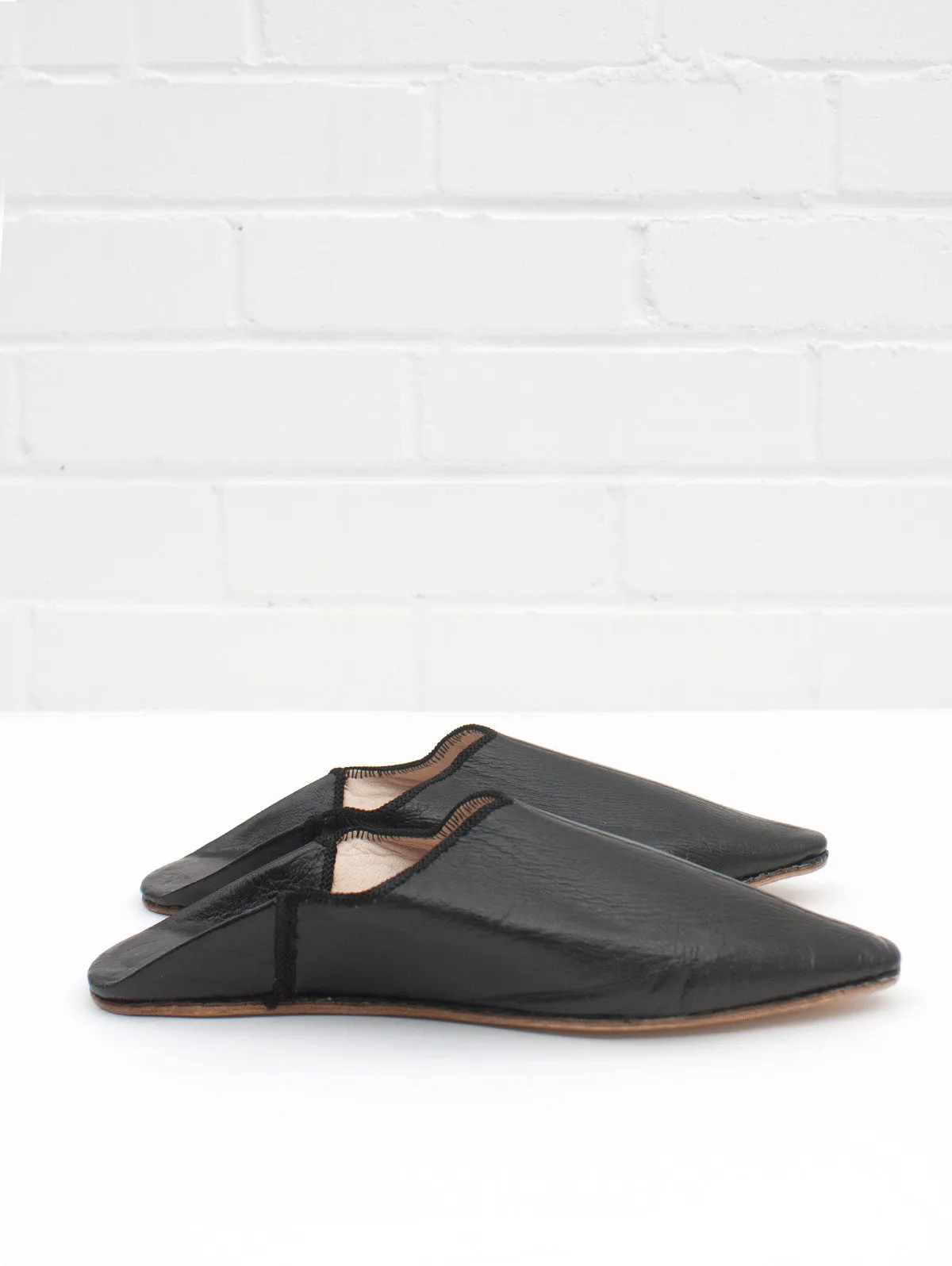 Moroccan Plain Pointed Babouche Slippers, Black