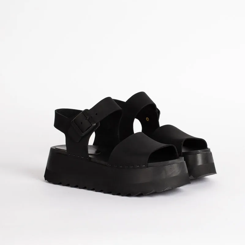 Uma sandal in monochrome black