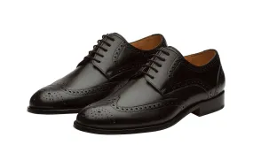 WINGCAP BROGUE WITH MEDALLION – Black